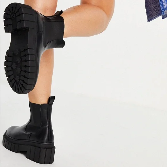 Public Desire Wide Fit Zenya chunky chelsea boots in black - Picture 5 of 5